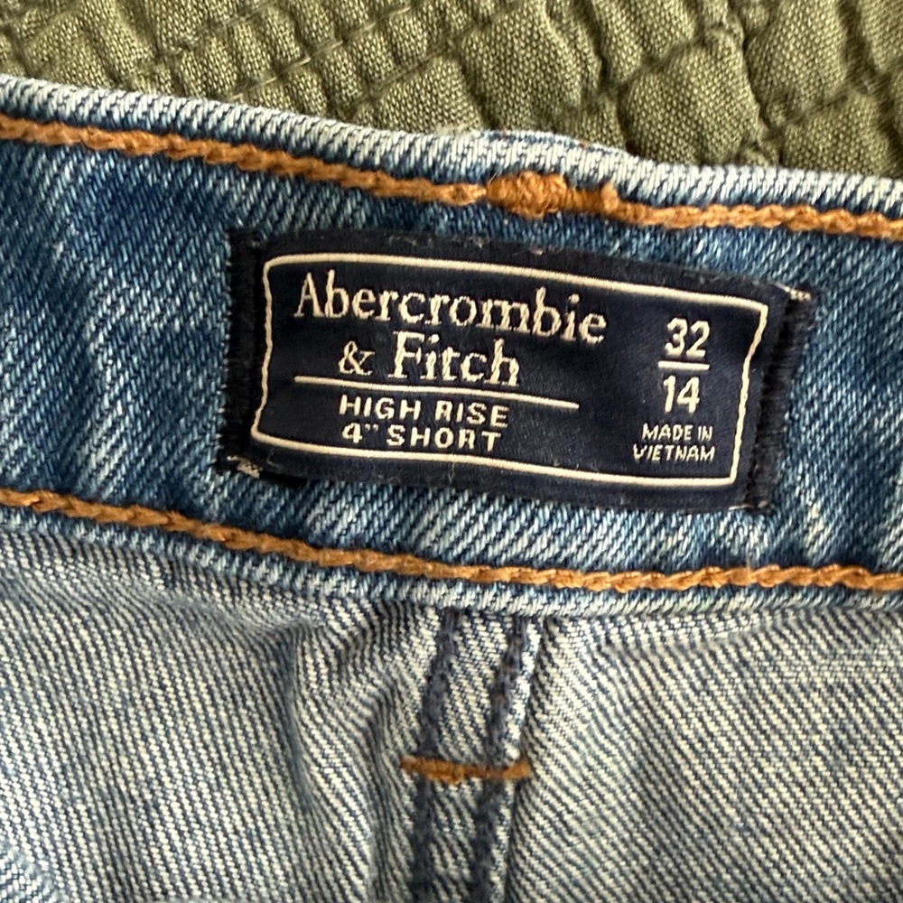 Abercrombie Distressed Blue Denim Women Shorts - Picture 3 of 3